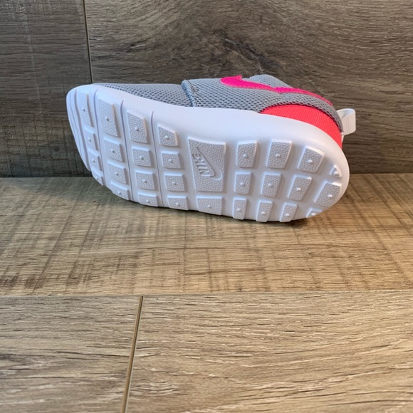 Nike Roshe One Toddler Shoes Hyper Pink Wolf Grey - Picture 5 of 6